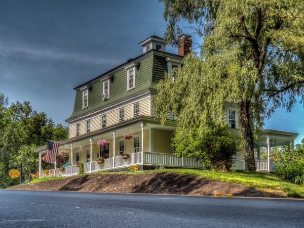 The Ballard House Inn Exterior